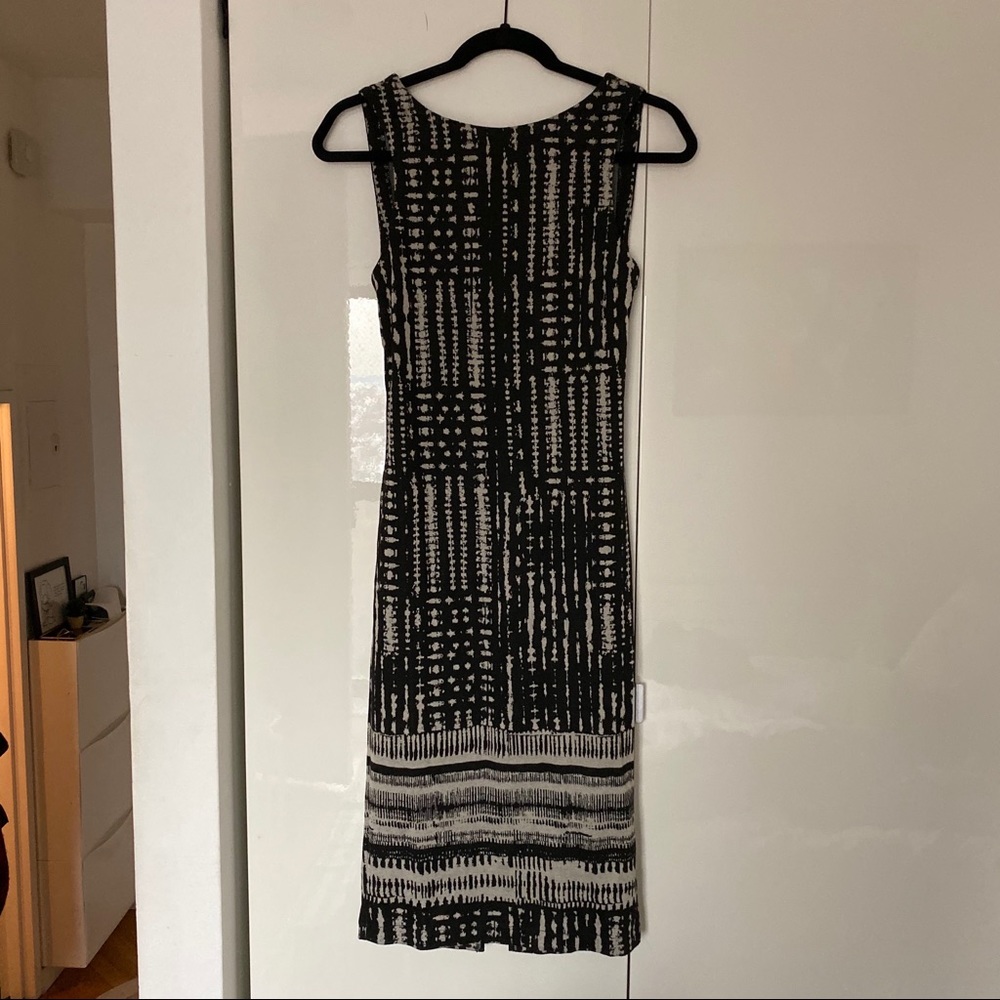 Pattern shift dress with cutout back
